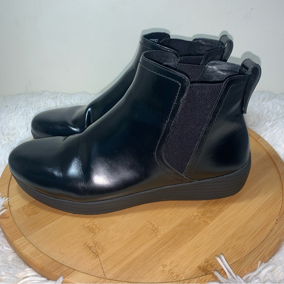 FitFlop Women's Size 8.5 Black Super Chelsea Leather Elastic Ankle Boots C45-090 - Picture 3 of 7